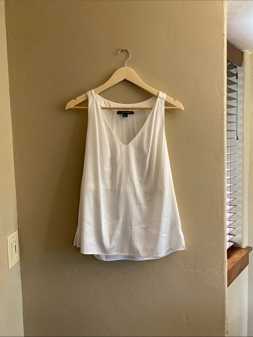 Boston Proper White V-Neck Sleeveless Camisole